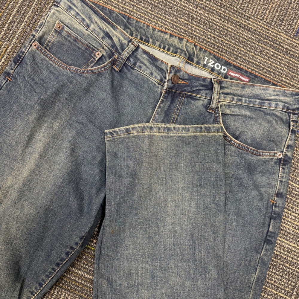 IZOD Straight Fit Jeans Mens 36x32 Blue Excellent Comfort Stretch Denim
